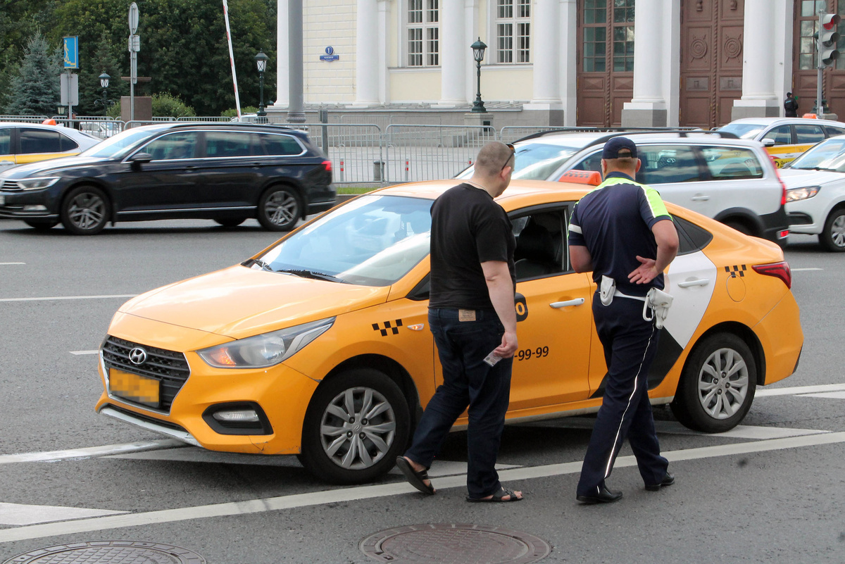 Также он пытался повезти ребенка без специального кресла.  Фото: ФедералПресс / Денис Коробейников