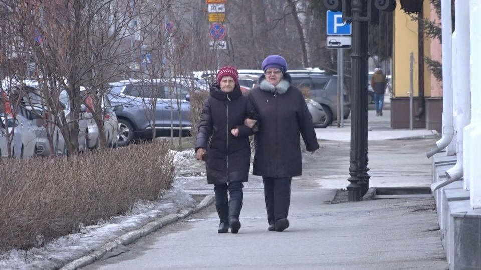    Пенсионеры. Улица. Источник: "Толк"