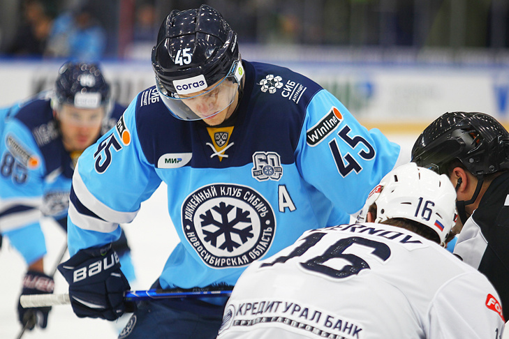    Новосибирские хоккеисты начали очередную выездную серию с поражения. Фото Артема Тиунова