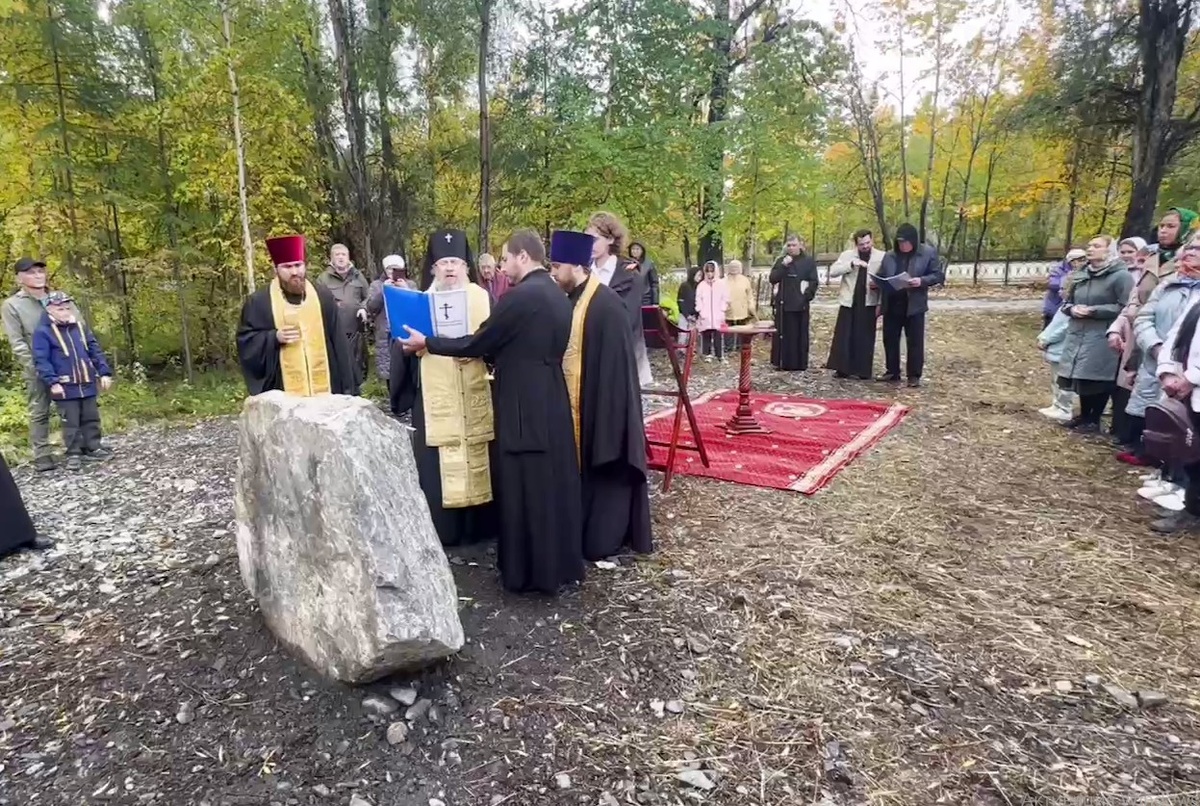 Освящение закладного камня в Усть-Омчуге / Телеграм-канал администрации Тенькинского муниципального округа