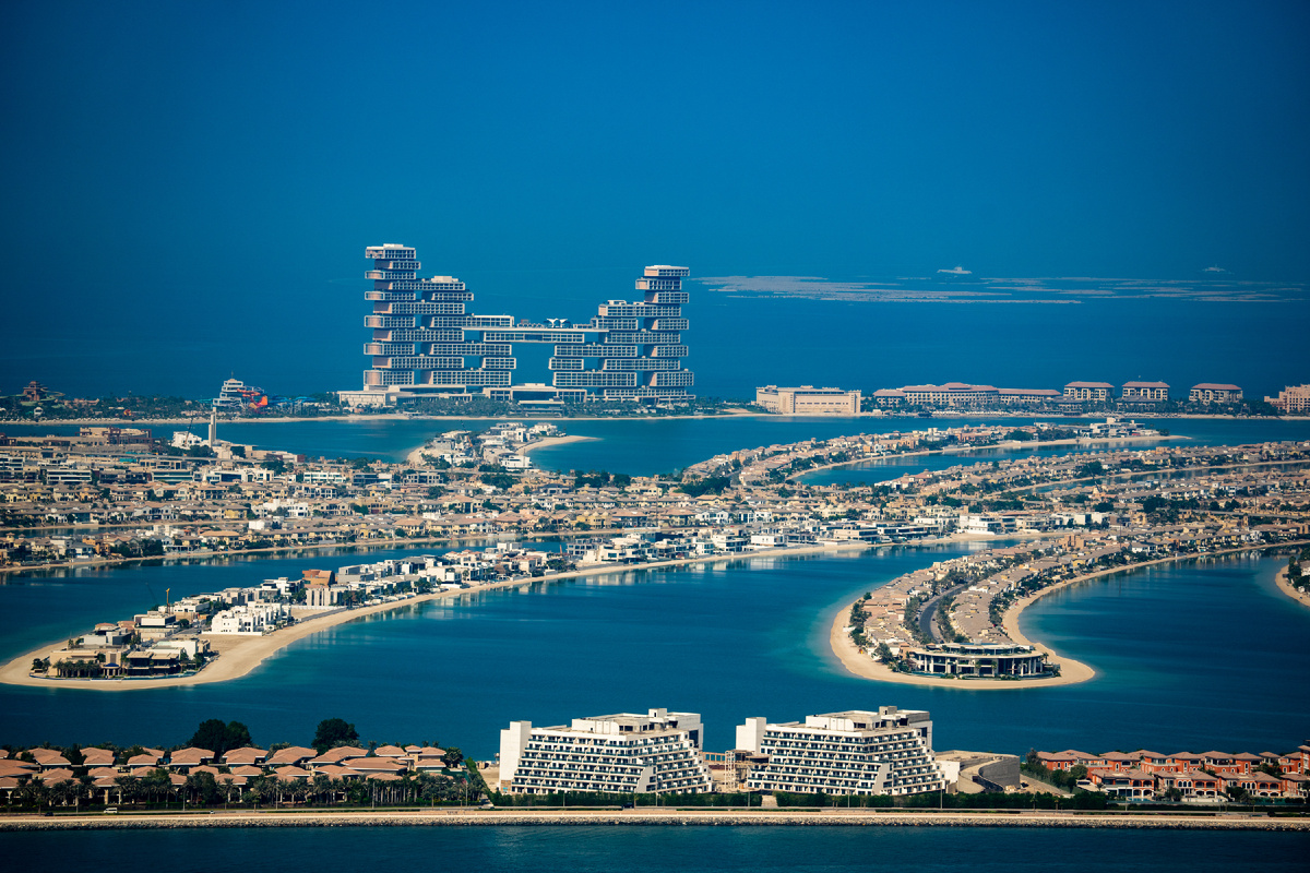 На фото искусственный остров Palm Jumeirah