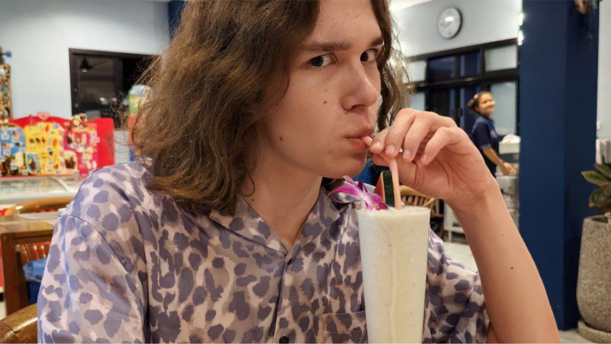 Мои главные увлечения так или иначе связаны с культурой и искусством, я люблю музыку, литературу и кино. В академическом плане я скорее увлекаюсь социальными науками и иностранными языками.