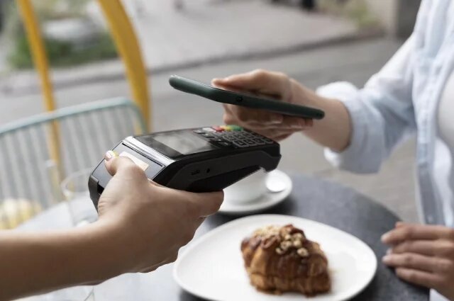    Как подключить бесконтактную оплату телефоном?