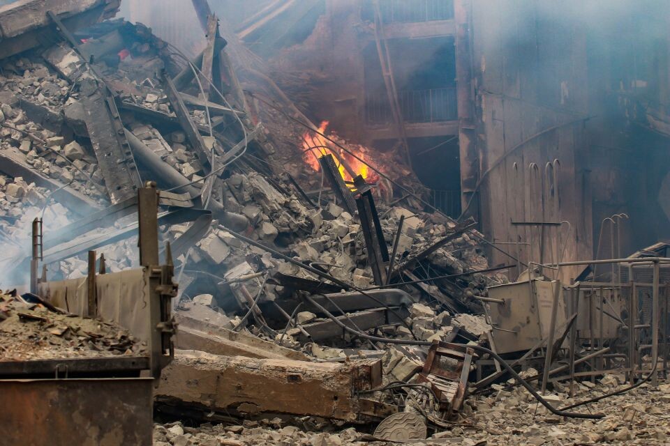    Пожар на мебельном комбинате в Барнауле, 30 сентября 2024 года. Источник: Виталий Барабаш/"Толк"