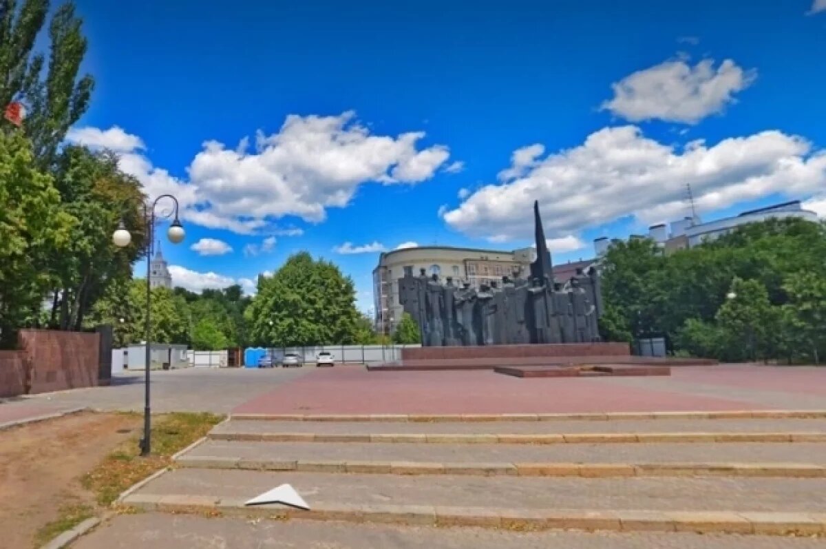    Воронежский СК разбирается со скейтерами, катавшимися на Площади Победы