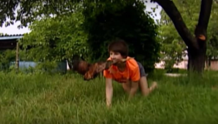 Она жила в будке и ела объедки: как сложилась судьба советской девочки-Маугли?