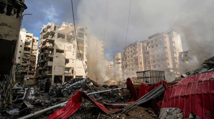    AP/TASS Автор: Hassan Ammar Последствия авиаударов Израиля по южным пригородам Бейрута 01.10.2024