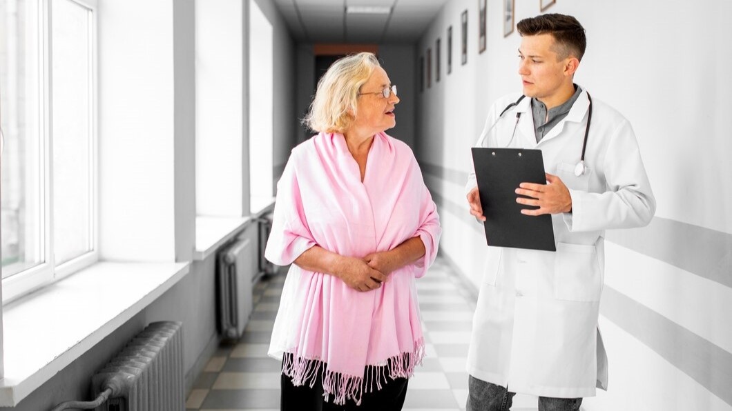    В ОКБ Ханты-Мансийска организовали систему долговременного ухода для пожилых