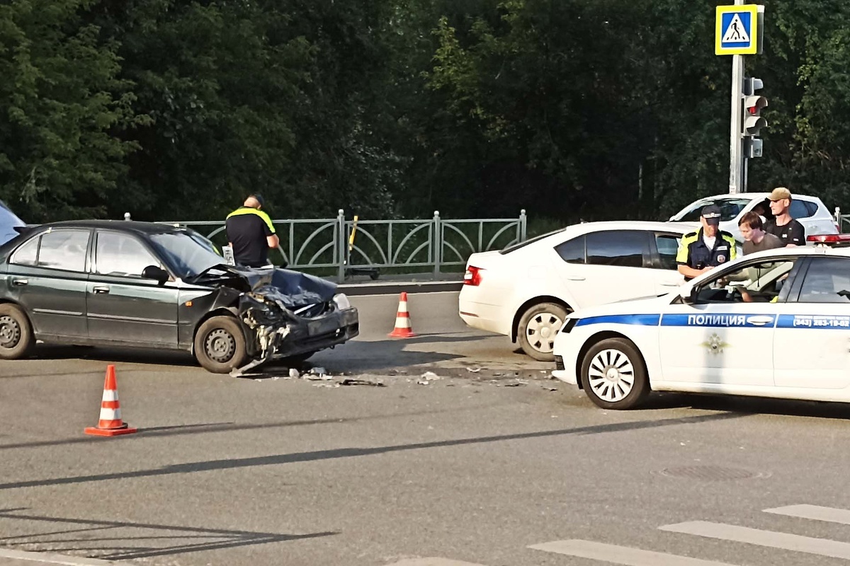 Трагедия произошла на Сергиевском путепроводе между Волхонским и Петергофским шоссе.  Фото: Фото: ФедералПресс / Максим Филиппович