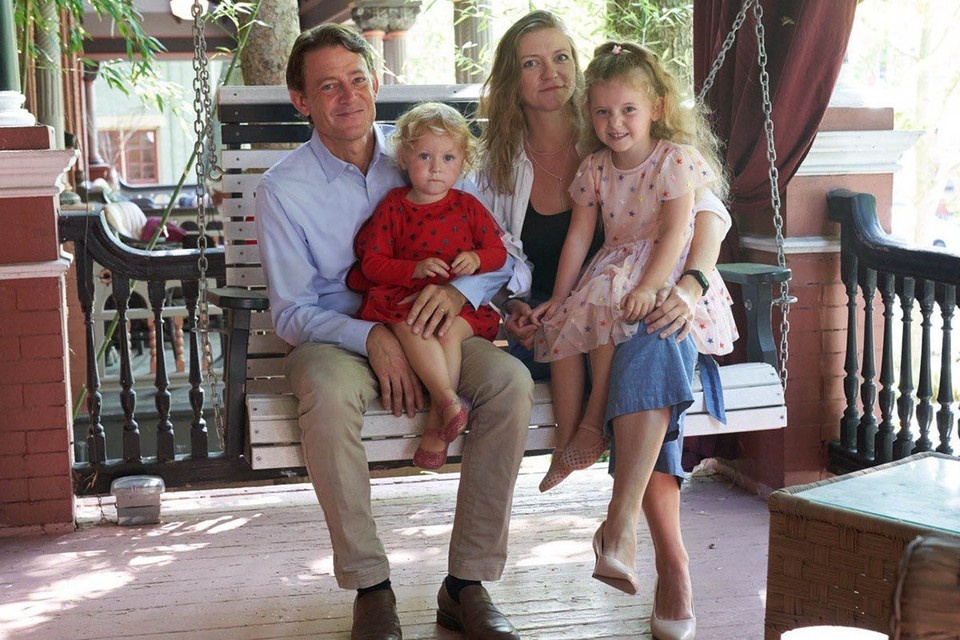    Чарльз Баусман с женой и дочками. Личный архив