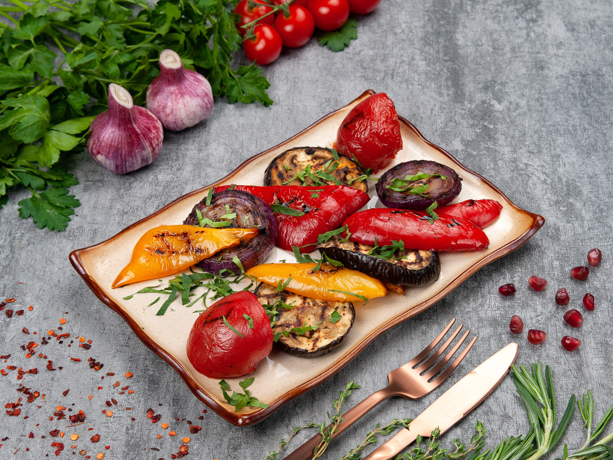 Фуд фотография овощей гриль в кафе Шик Шашлык. Фотограф Владислав Степашов