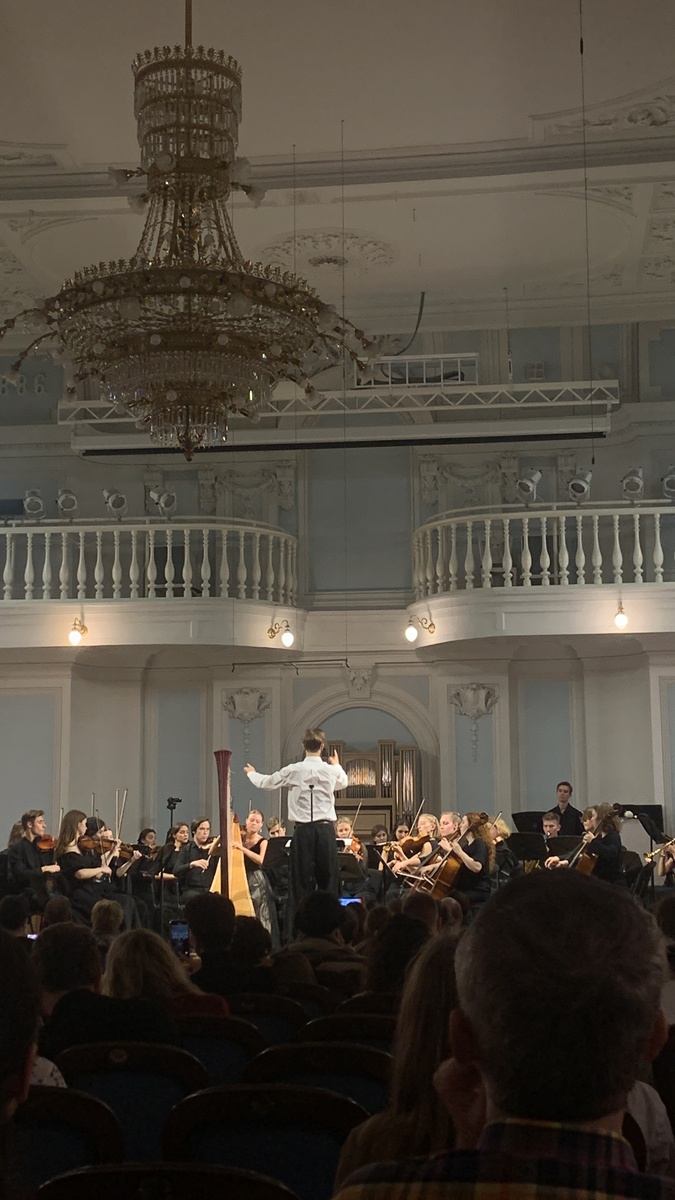 Арфа — Анастасия Уварова.