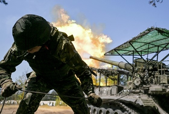    Военнослужащие артиллерийского расчета САУ «Пион»