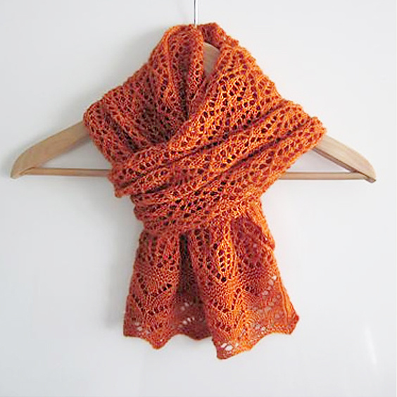    Ажурный шарф спицами   
Источник: by Bonnie Sennott