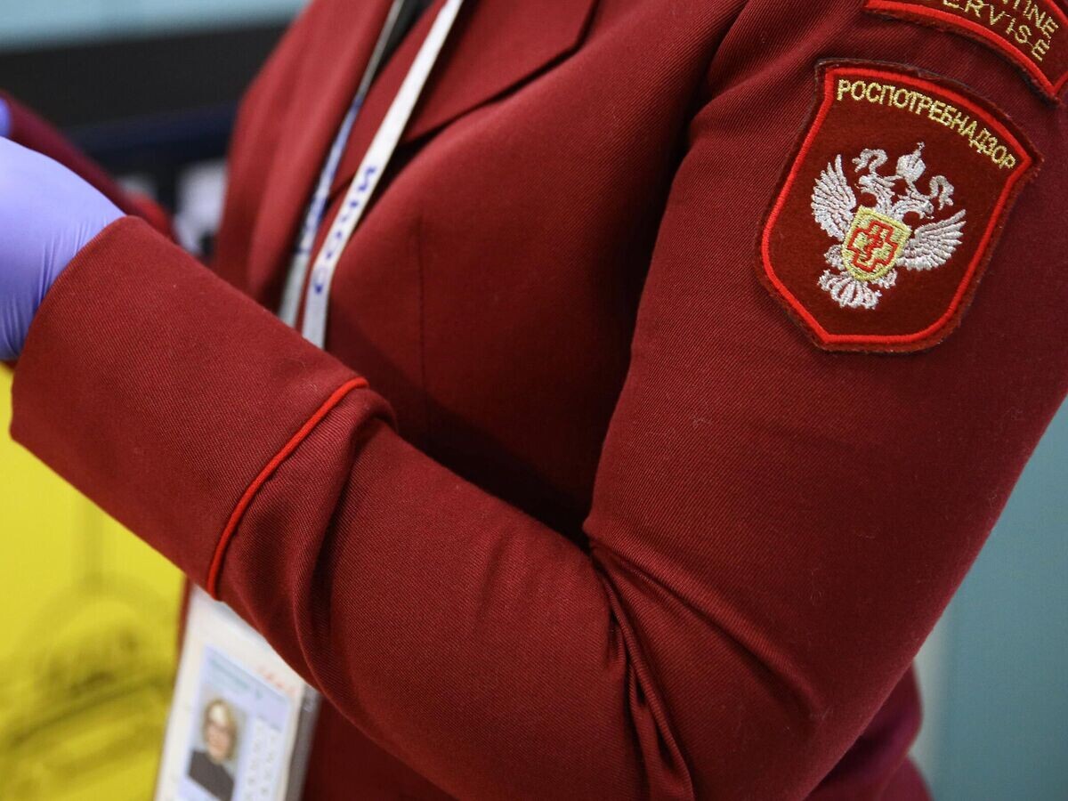    Сотрудник Роспотребнадзора© РИА Новости / Виталий Тимкив