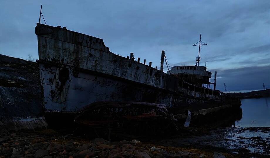 15 фото российского севера, где умирают военные корабли и базы для подводных лодок