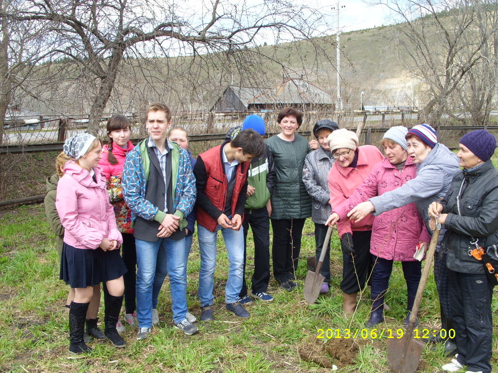 Благоустройство Мемориала Павшим воинам совместно со школьниками