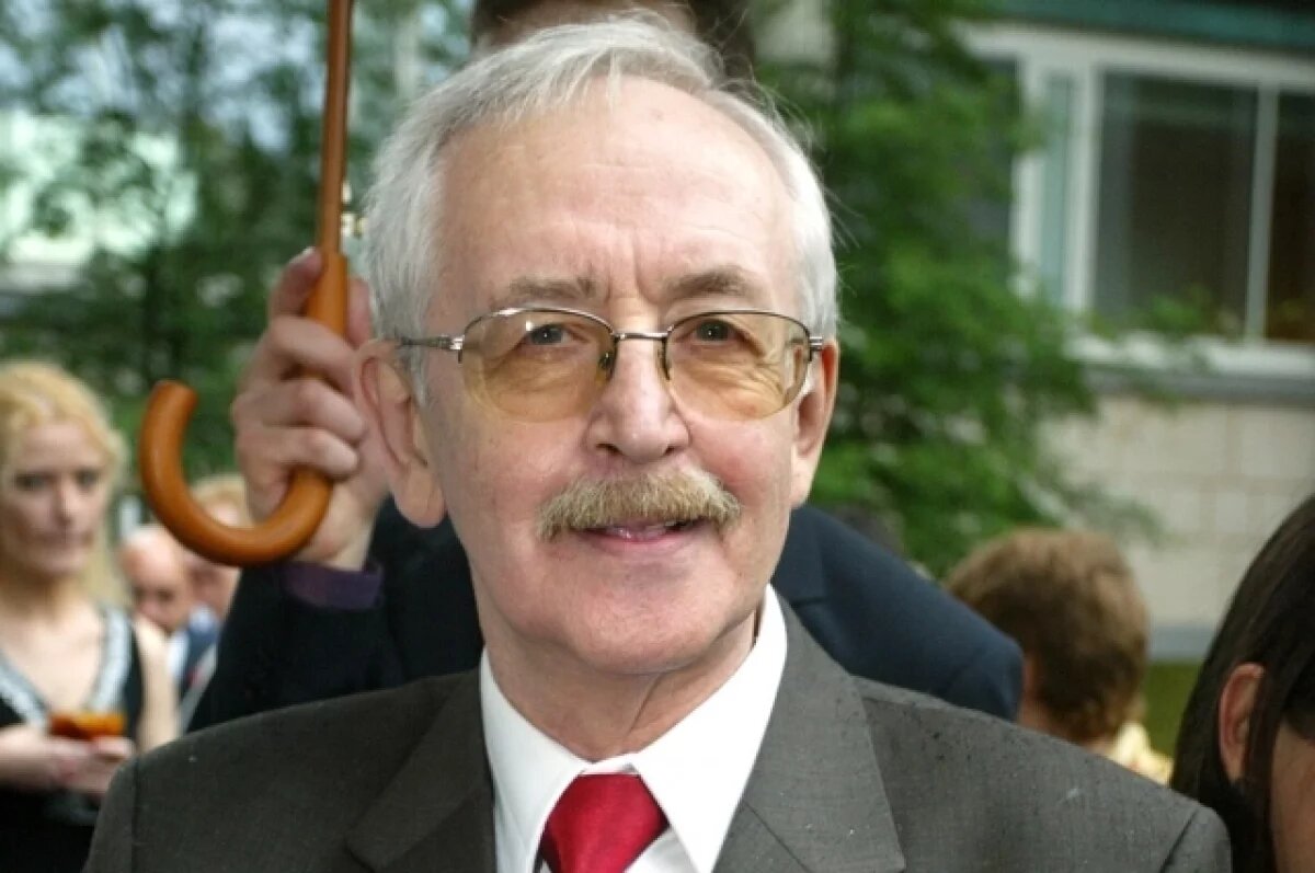    Невестка Ливанова рассказала, что актер сейчас находится дома