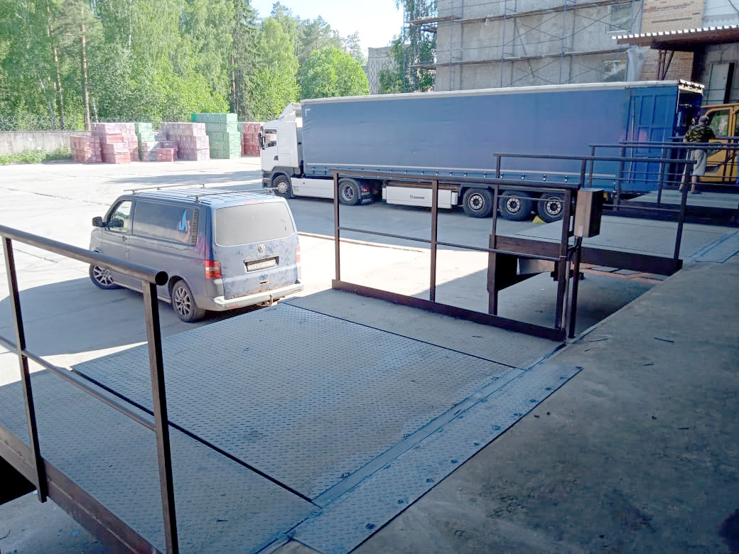 Выносной погрузочный шлюз с уравнительной платформой