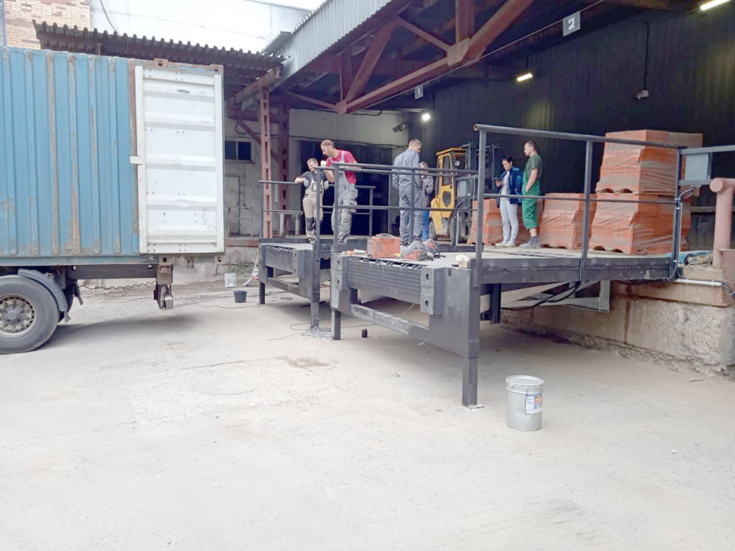 Нижняя рама выносного шлюза с доклевеллером