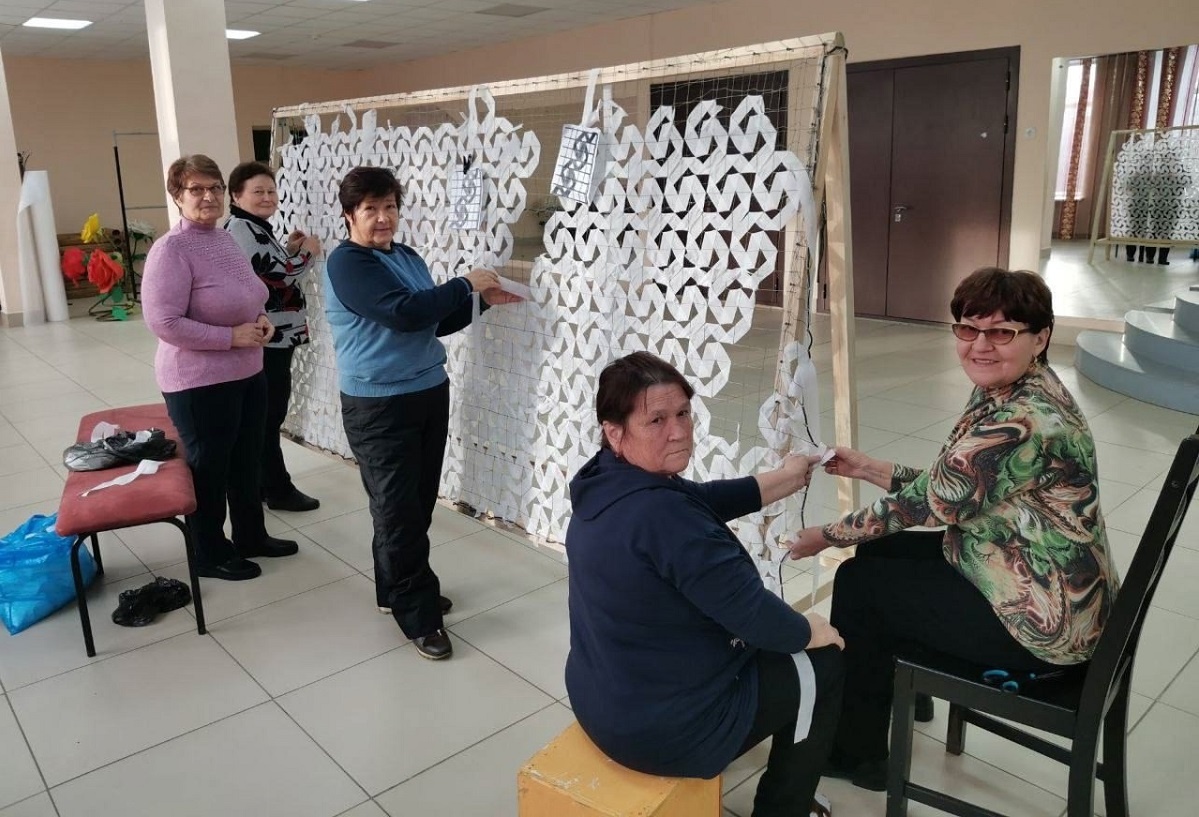    Пенсионеры активно включились по всем направлениям помощи