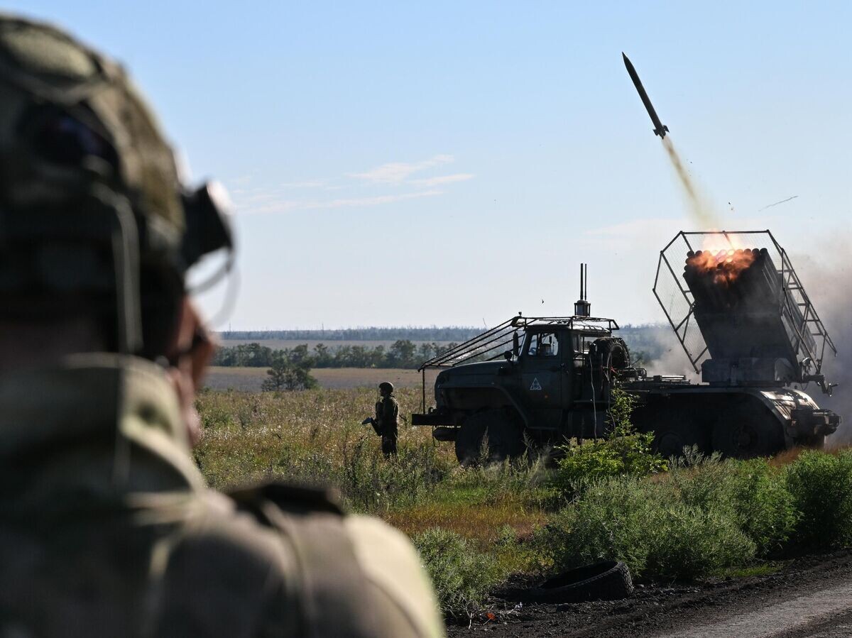    Боевая работа РСЗО "Град" в зоне СВО© РИА Новости / Станислав Красильников