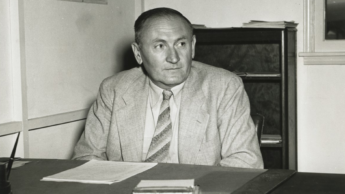 Фриц Цвикки - астрофизик, разработал теорию скрытой массы, согласно которой за пределами видимых границ галактики (в том числе и Млечного Пути) простирается несветящаяся "тёмная материя". Источник изображения: ru.wikipedia.org