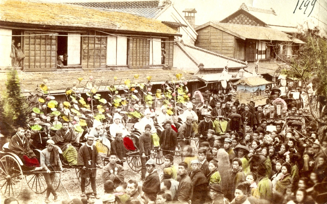 Фестиваль мацури. Япония. Начало ХХ в. Фотография. Доставлено И.В. Тюшняковым в 1916 г. Из собрания Этнографического музея Казанского университета.