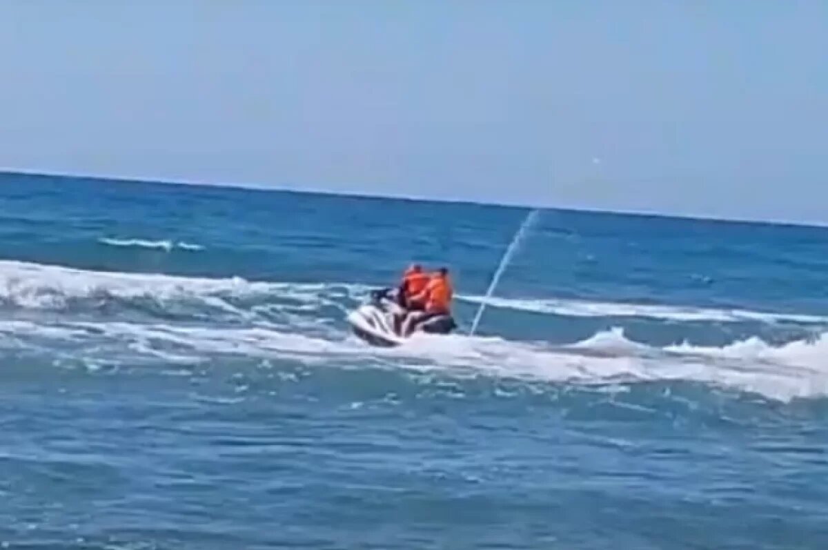    В районе Джубги тягун утащил в море четверых отдыхающих
