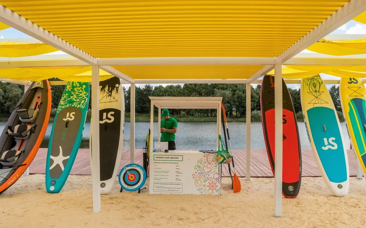 Пруд на территории парка — место сбора любителей сапсёрфинга и рыбалки. Фото: Парки Домодедово / Яндекс Карты