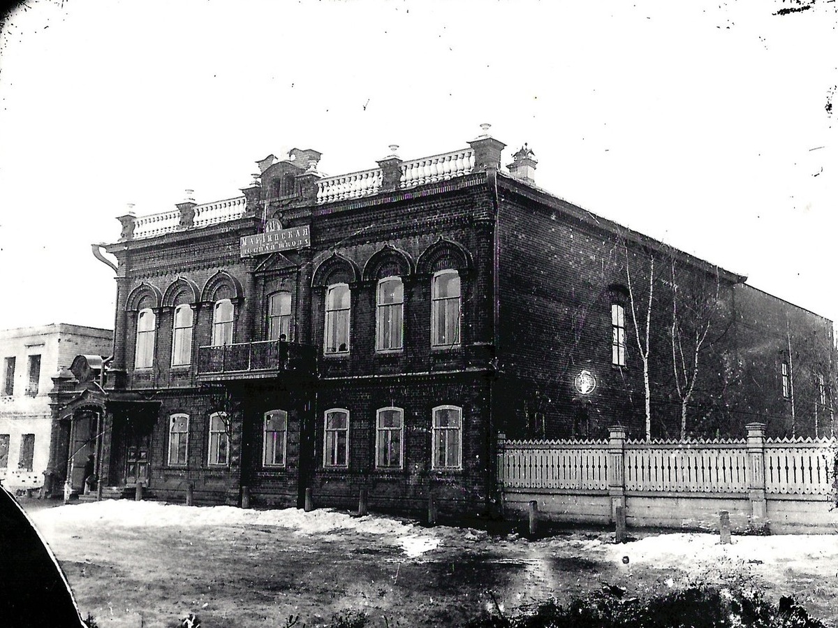 Здание Мариинской лесной школы. 