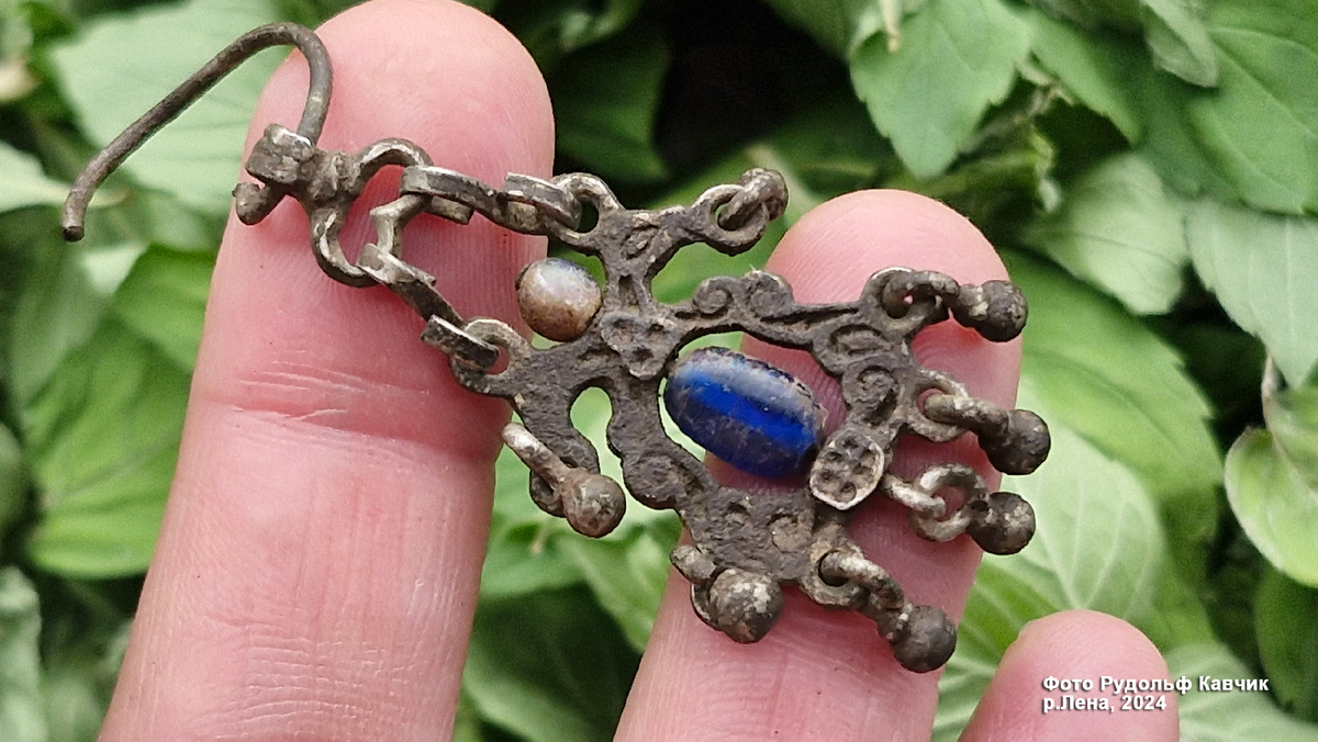 Древнерусская серебряная серёжка с позолотой, 17 век, найдена в экспедиции "Орлинга-2024".