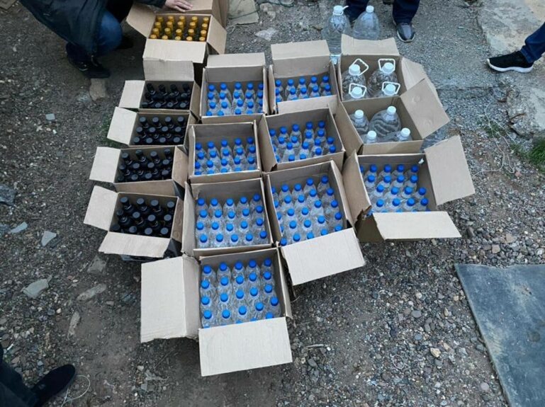    Почти мафиози. Отец и сын в Оренбурге разлили 8 000 бутылок суррогата на 2 млн рублей Белов Михаил Александрович