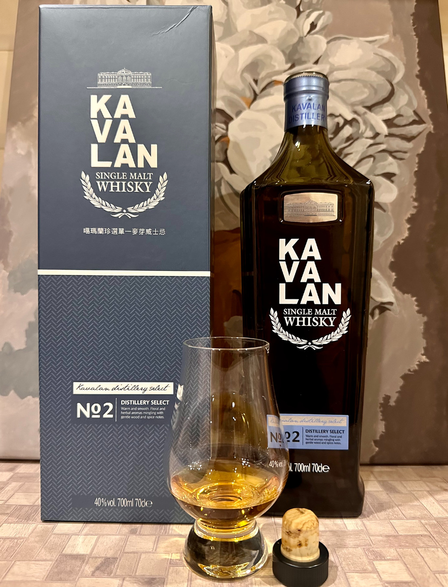 Бутылка мощная, красивая, а коробка выполнена качественно