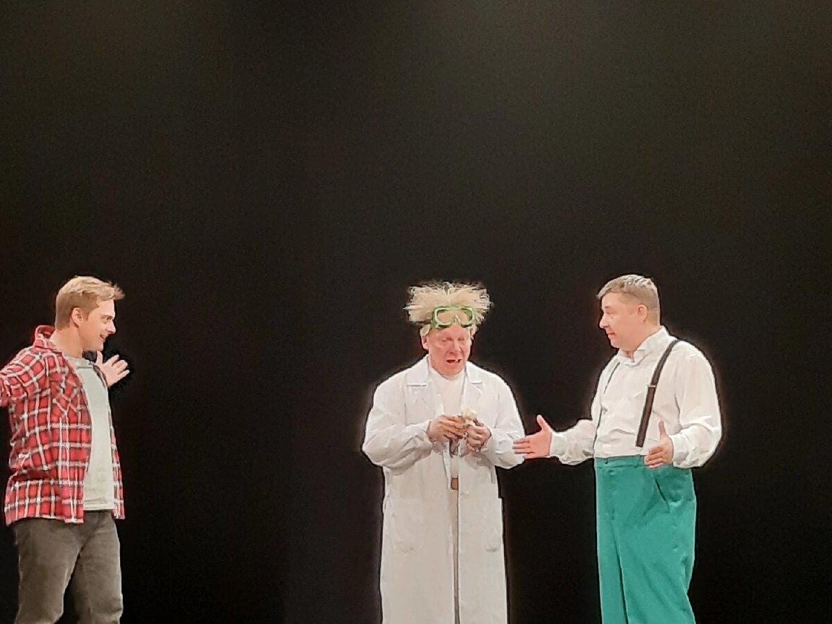 Кадр из спектакля "Театральный Капустник" нашего драм. театра. 2022 год. Фото из личного архива автора 