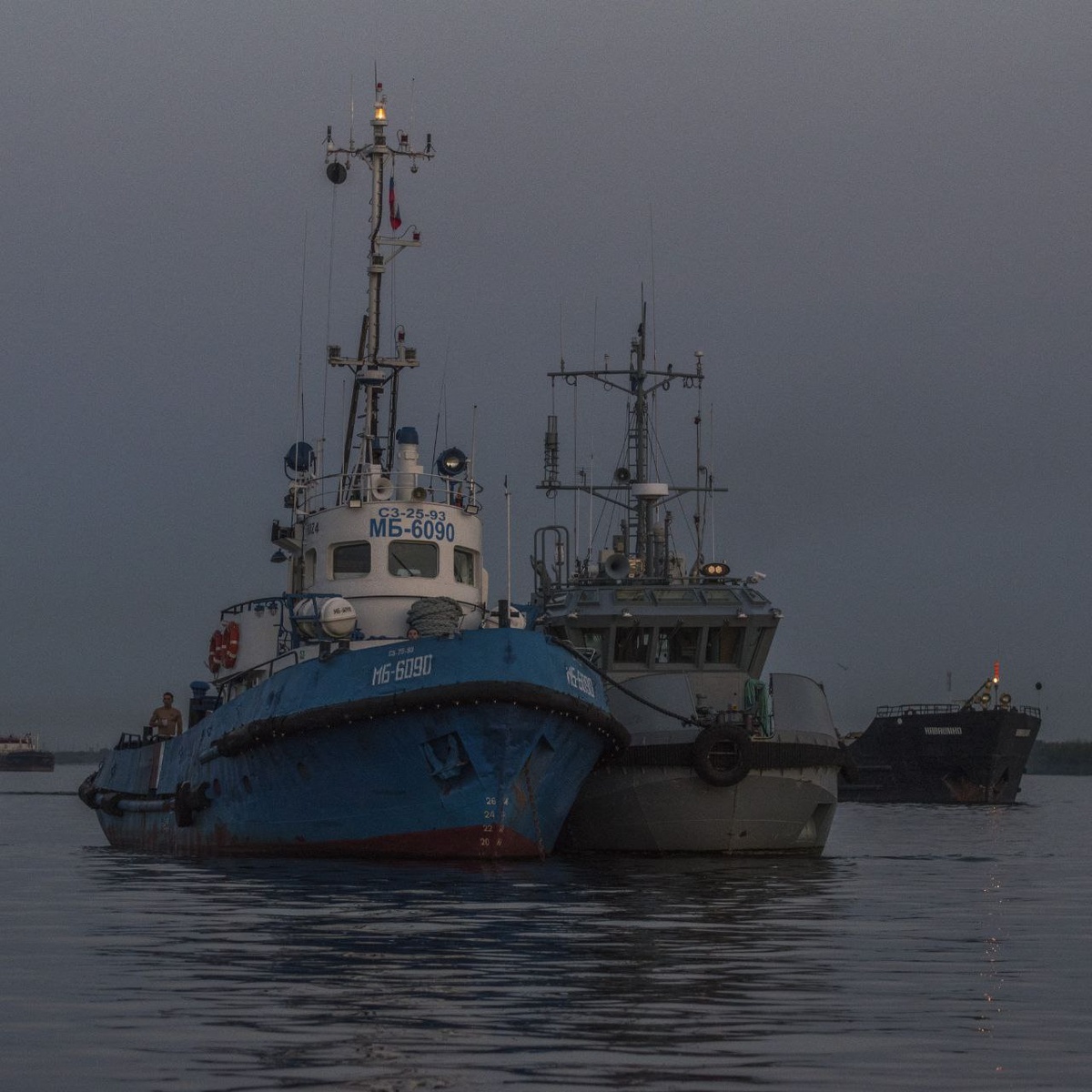 Один из новых рейдовых буксиров (РБ) проекта 705БМ в процессе перегона по Волге, вероятно, на Черноморский флот. Автор фото: Денис Купцов