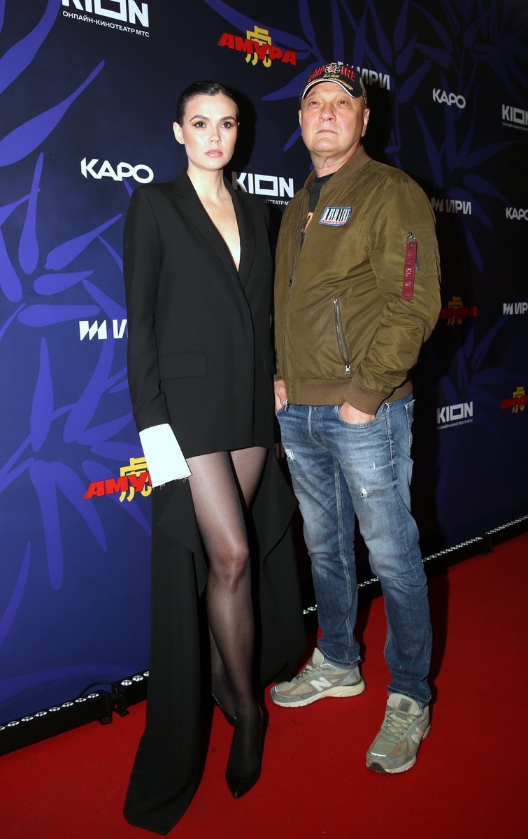    Супруги пришли на премьеру сериала "Амура". Борис КУДРЯВОВ