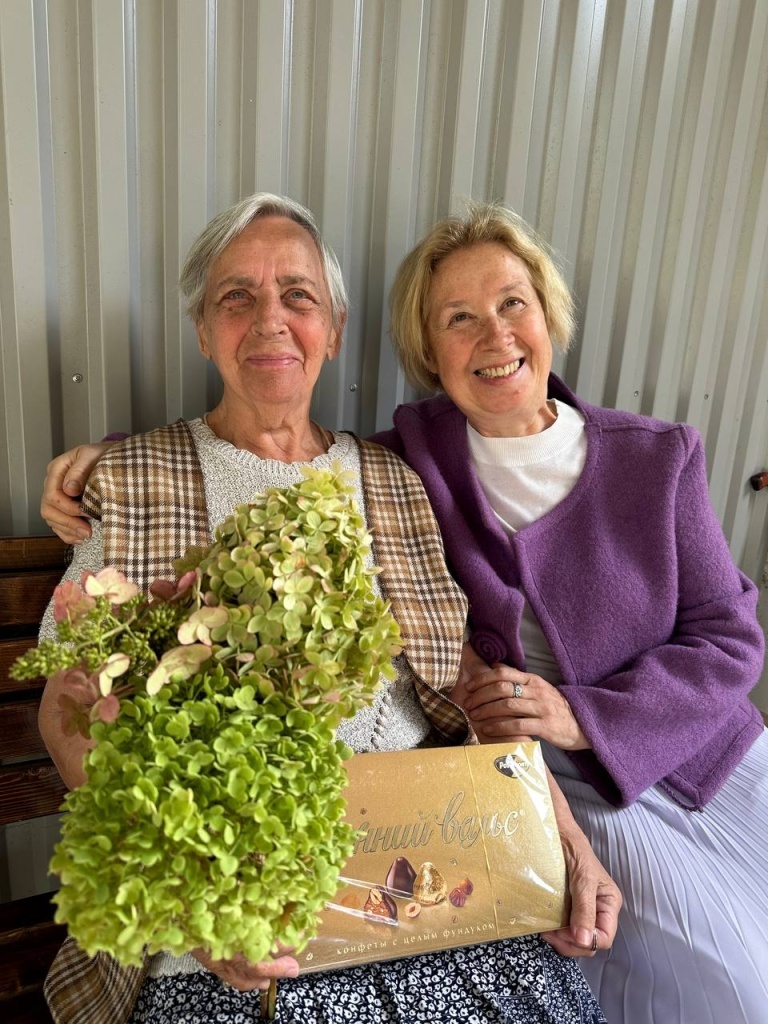 Валентина Павловна со старшей сестрой Марфо-Мариинского сестричества Любовью Митичкиной
