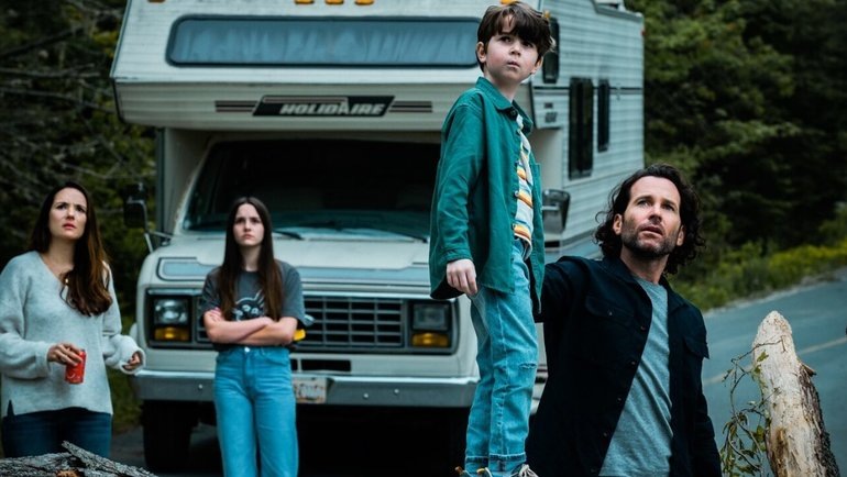    Кадр из сериала «Извне»
