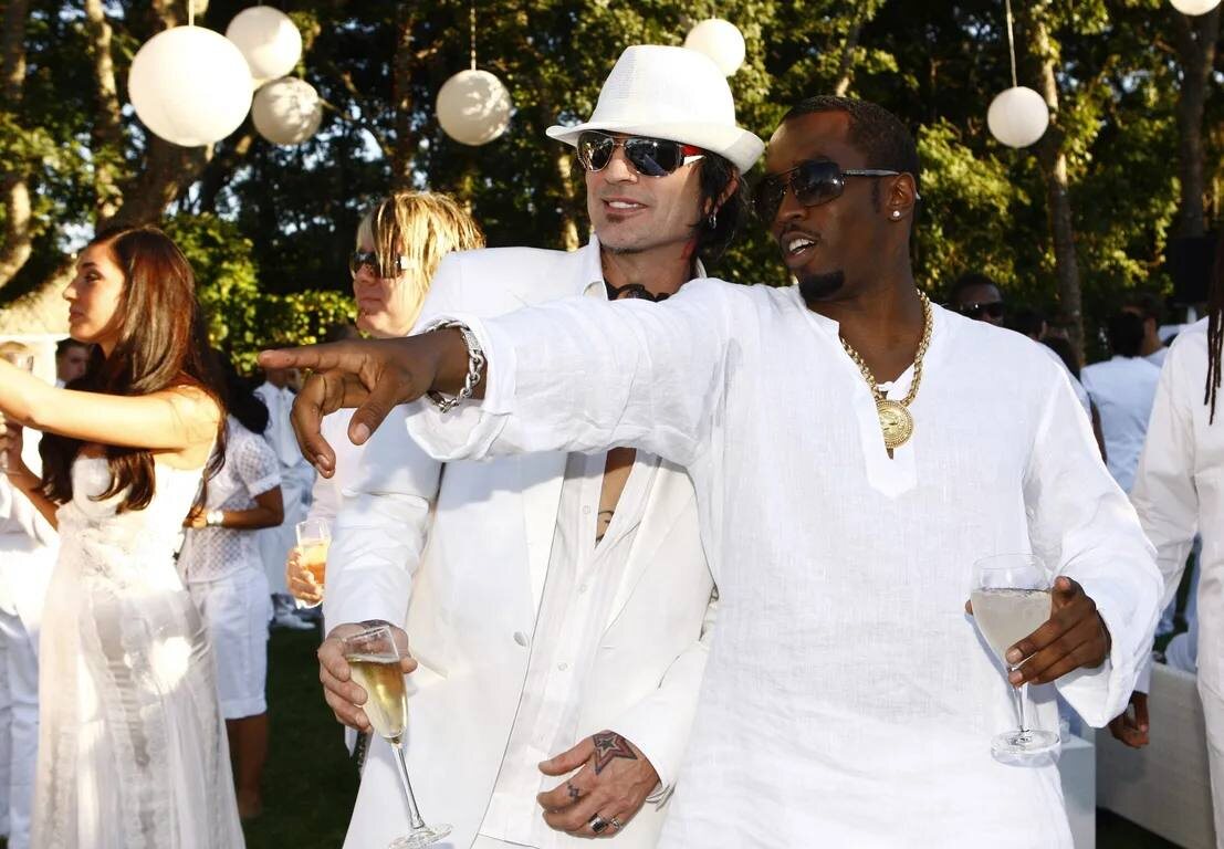 Белая вечеринка диди p diddy. Шон Комбс вечеринки. What is the Diddy Party.