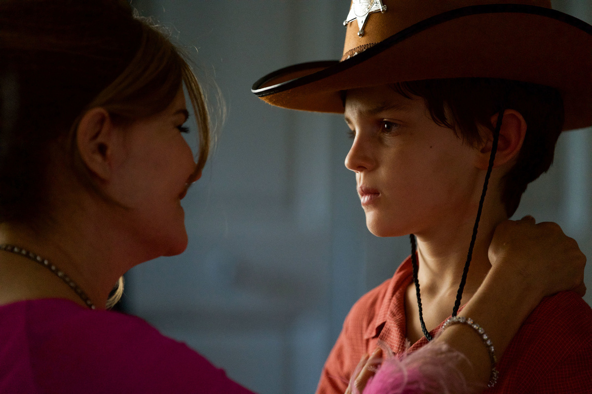 Кадр из мини-сериала "Патрик Мэлроуз"