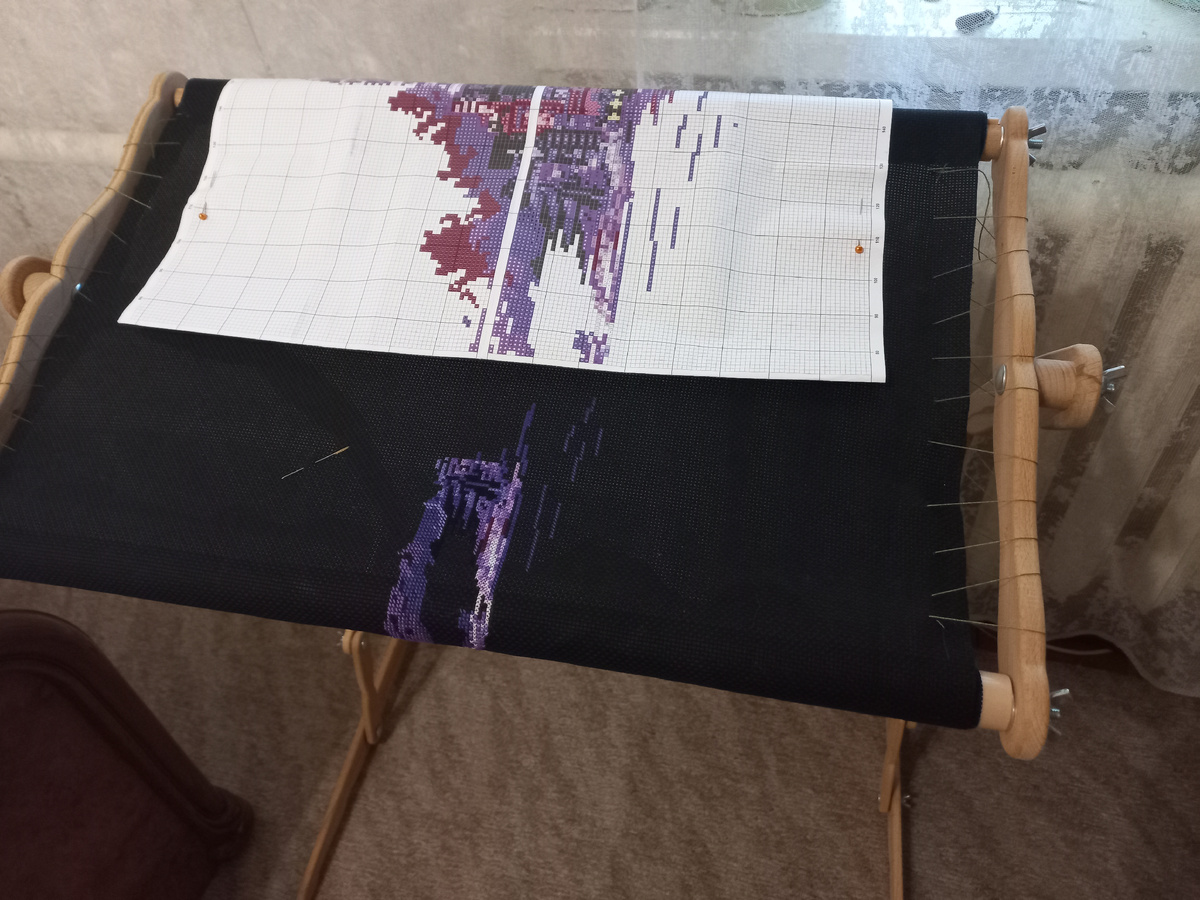 Фрагмент вышивки по набору от фирмы Сделай своими руками Н-16 "Ночной город" на раме