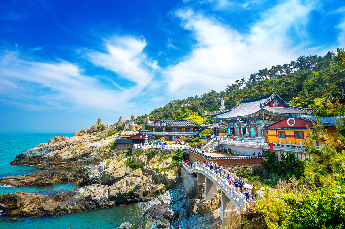 Источник: https://ru.freepik.com/free-photo/haedong-yonggungsa-temple-haeundae-sea-busan-buddhist-temple-busan-south-korea_11599647.htm#fromView=search&page=1&position=1&uuid=6801b204-f936-43c3-810a-58366cc7ea80&query=%D0%B0%D0%B7%D0%B8%D1%8F