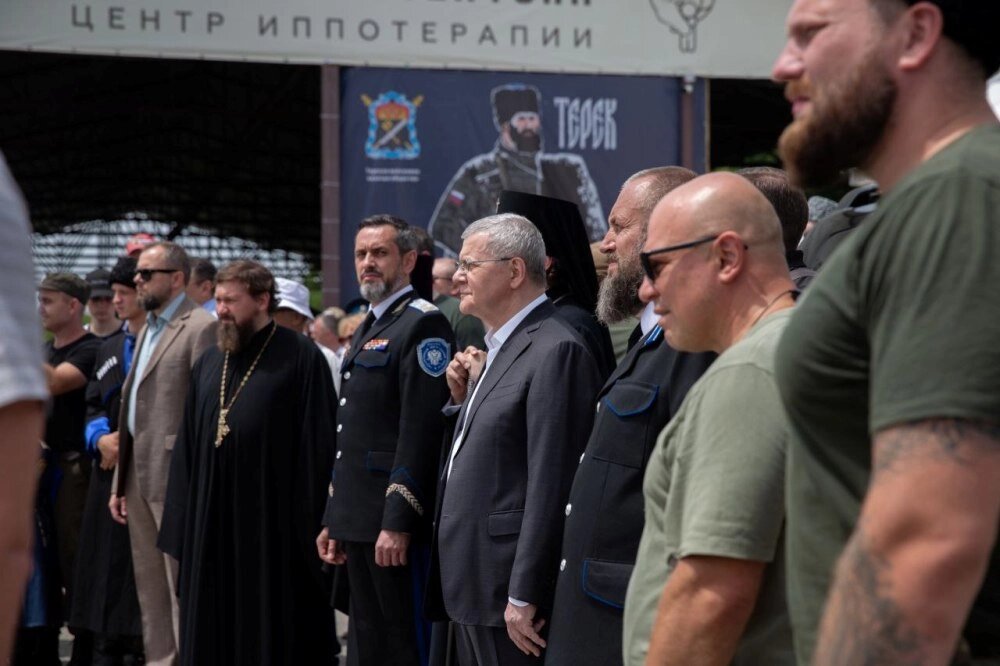    В форуме участвовали атаман Всероссийского казачьего войска Виталий Кузнецов и полпред в СКФО Юрий Чайка. Фото: Пресс-служба полпреда президента в СКФО