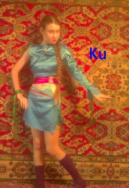 Ориби Каммпирр. Авторский костюм на Чародеек: совмещение элементов одежды с лентами. КатаИресса, или Ки, из ранней повести "Книга Сары", ныне переписана в одноимённую повесть, есть в Сети © Copyright: Ориби Каммпирр