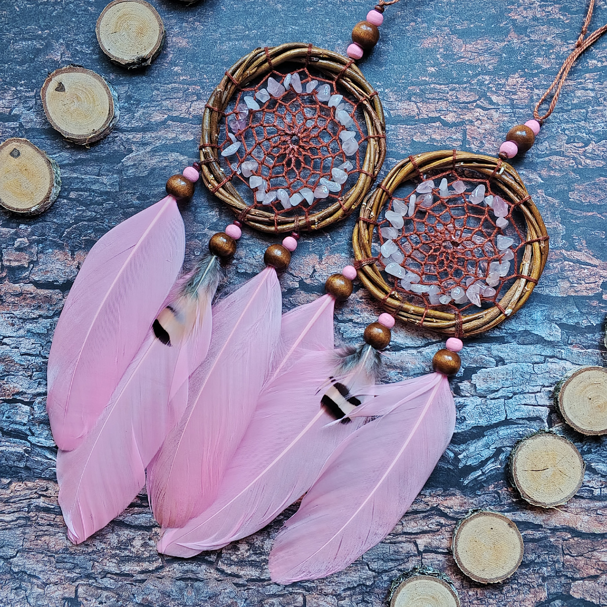 Два брата-акробата. А по бокам березовые спилы ;)