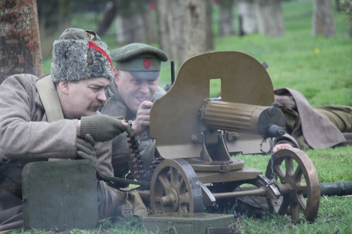 Реконструкция боя Гражданской войны. Фото из открытых источников