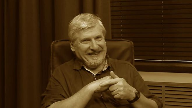 Профессор Савельев.