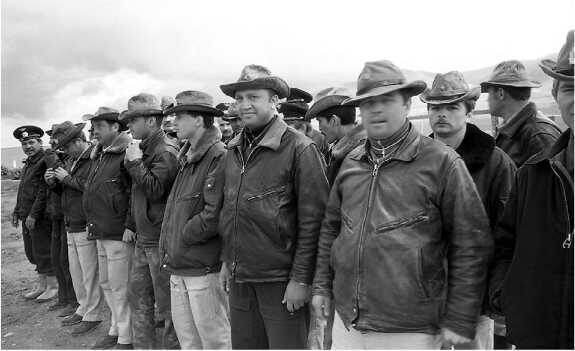 Майор Башилов среди сослуживцев