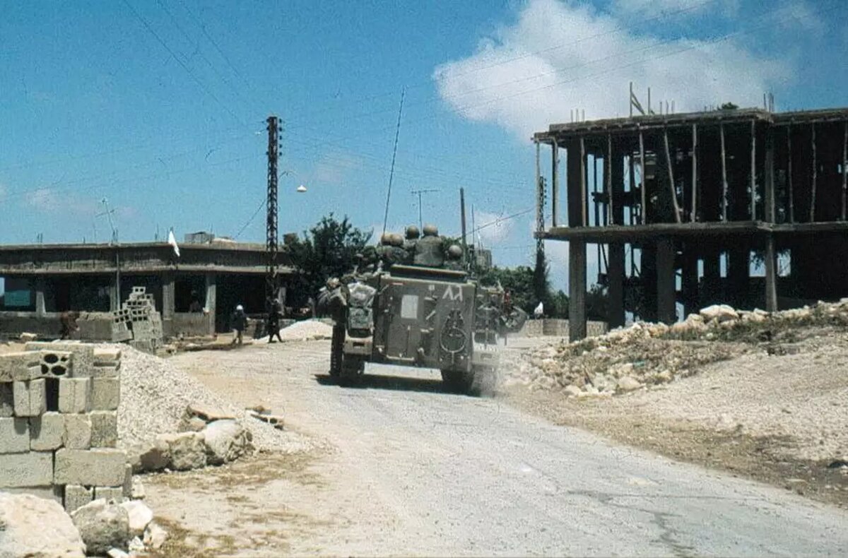 Израильские войска в Южном Ливане в 1982 году. При оценке текущей ситуации на Ближнем Востоке эксперты ожидаемо проводят параллели с Ливанской войной 1982 года. Фото: P.mielen. Wikimedia